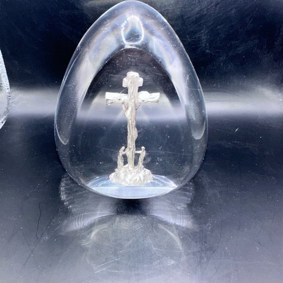 RARE Vintage Crucifix Of Christ  Acrylic Christian Catholic Paperweight - Picture 3 of 8